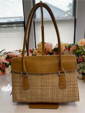 Liz Claiborne Woven Straw / Faux Snakeskin Trim Multi-Compartment Shoulder Bag